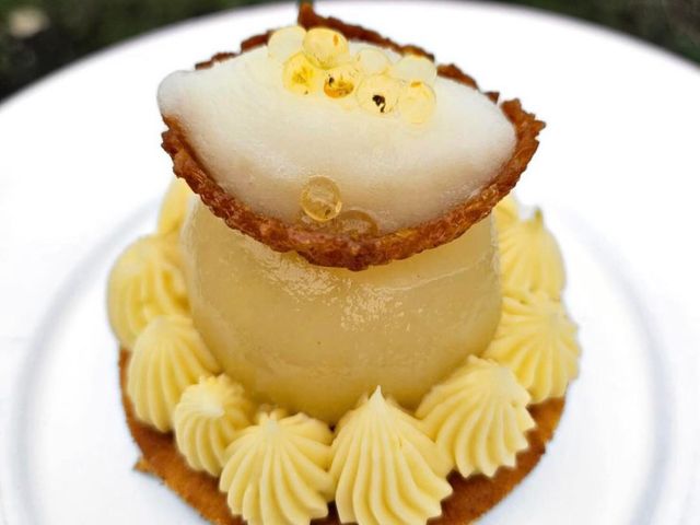 La Croix Blanche Poire pochée fondante, crémeux citron, sorbet citron-laurier
